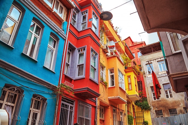 Casas coloridas do distrito de Balat, Istambul, Turquia.