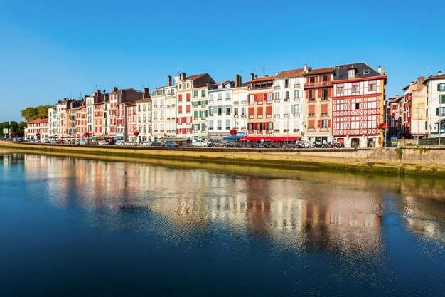 Casas coloridas em Bayonne França