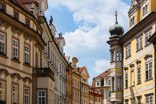 Casas coloridas na cidade velha de Praga, República Checa