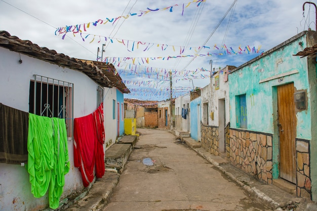 Casas coloridas no bairro pobre da cidade de Penedo, no estado de Alagoas, nordeste do Brasil