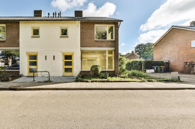 Casas contra el cielo