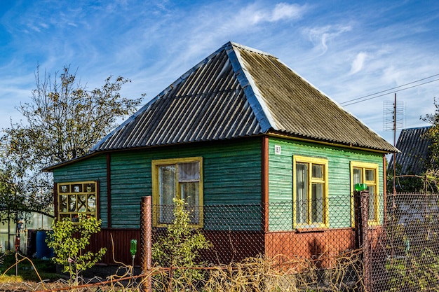 Casas de campo em um dia quente de verão