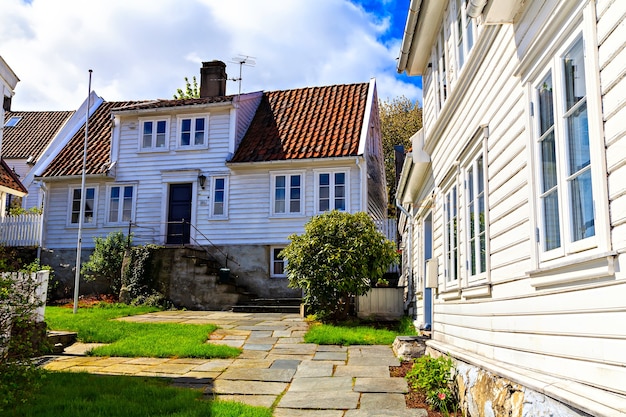 Casas de madeira tradicionais em stavanger, noruega