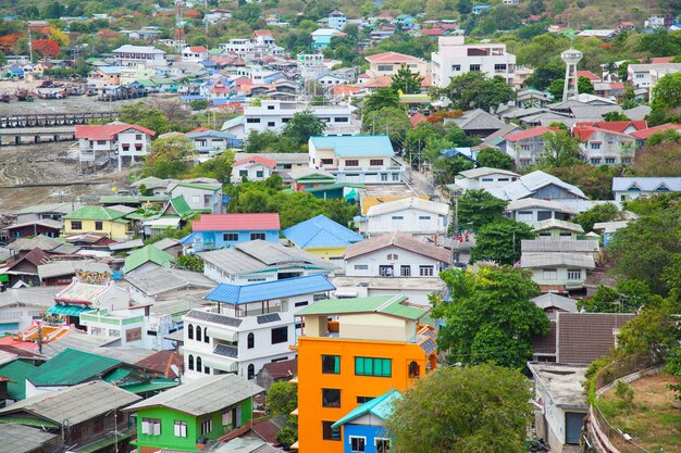 Casas e edifícios.