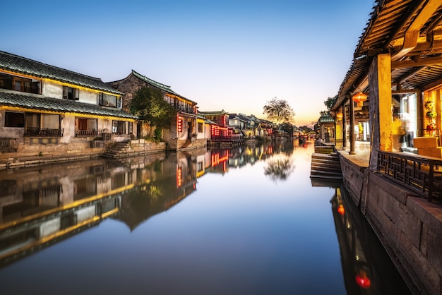 Casas e rios na antiga cidade de Xitang