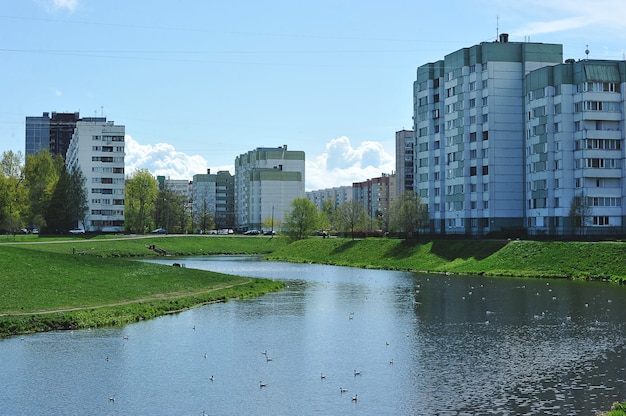 Foto casas em são petersburgo, nas margens do rio novaya