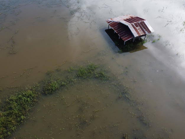 Las casas de los habitantes de las zonas rurales de Tailandia se inundaron.