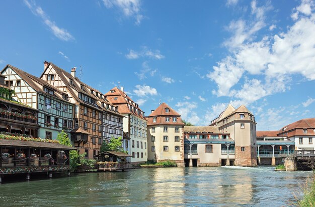 Casas junto al río en Estrasburgo Francia