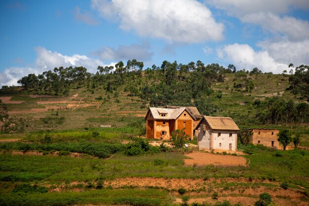 Las casas de los lugareños en la isla de Madagascar