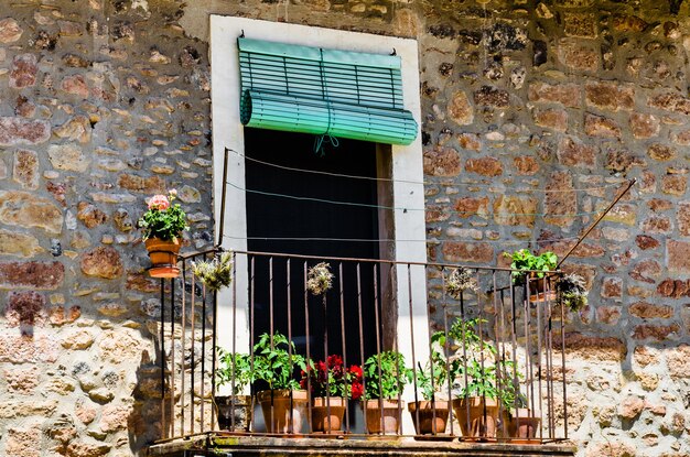 Casas medievales de Santa Pau provincia de Girona en La Garrotxa Cataluña