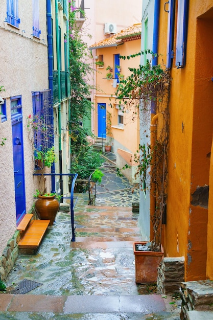 Casas mediterrâneas antigas e idílicas em Collioure, França