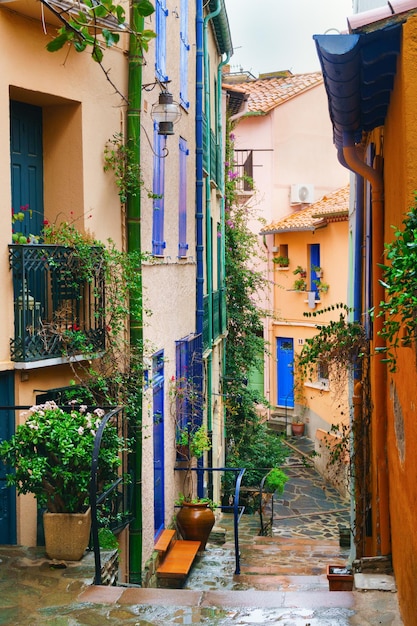 Casas mediterrâneas antigas e idílicas em Collioure, França