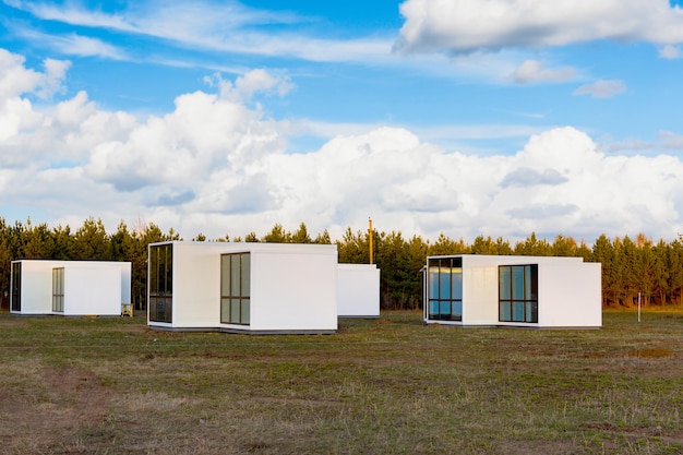 Casas modulares de una planta con grandes ventanales panorámicos. Rusia. Casa de paneles sándwich