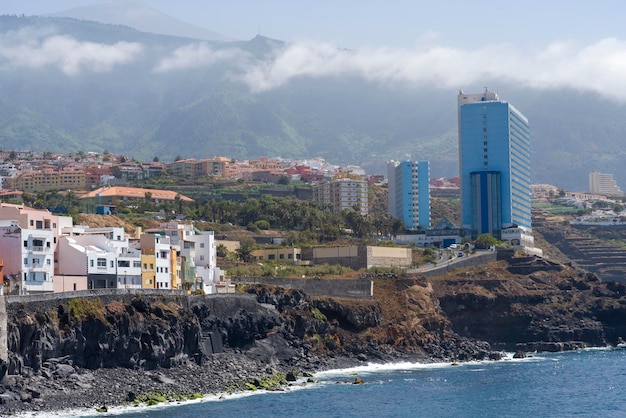 Casas no litoral da ilha espanhola de Tenerife