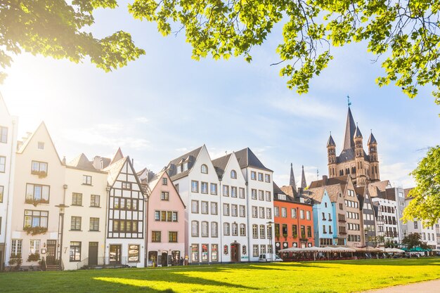 Casas y parque en colonia, alemania