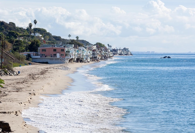 Casas sobre o oceano em Malibu, Califórnia