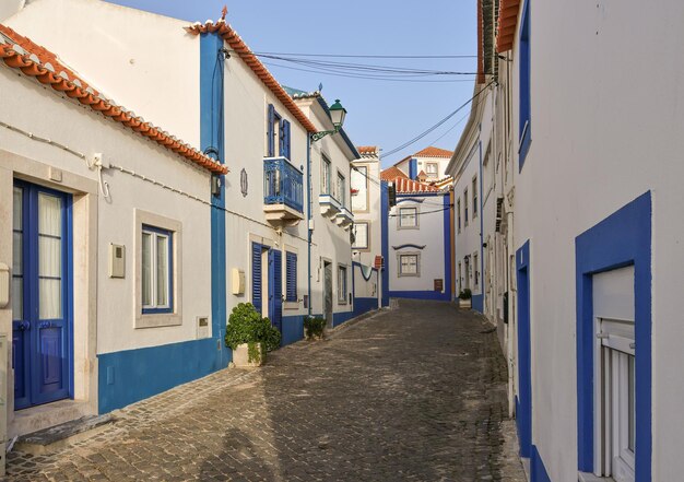 Foto casas típicas en las calles del pueblo de ericeira