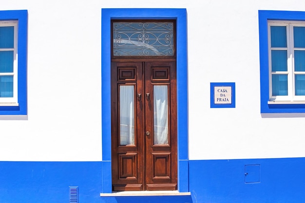 Casas tradicionais e arquitetura portuguesa da cidade velha de Albufeira Algarve Portugal