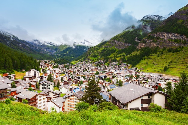 Casas tradicionais em zermatt suíça