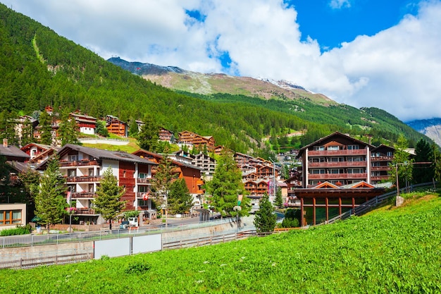 Casas tradicionais em zermatt suíça