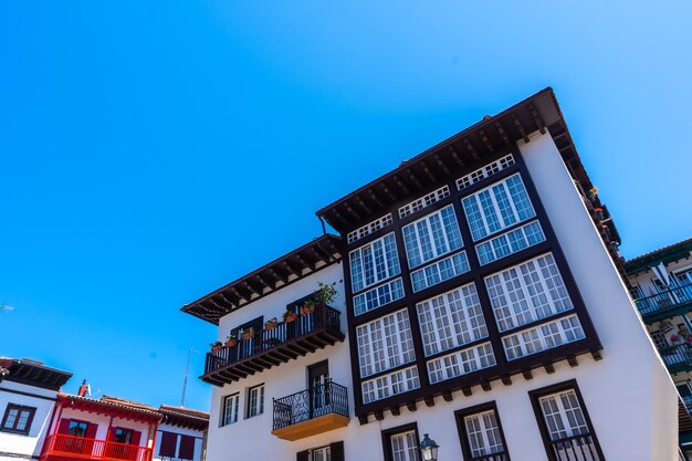 Casas tradicionales de Fuenterrabia a Hondarribia en la parte vieja de Gipuzkoa