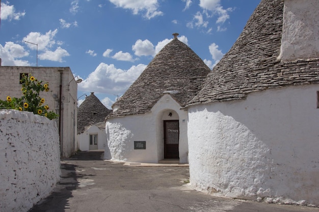 Casas trulli tradicionais em alberobello, na puglia, na itália