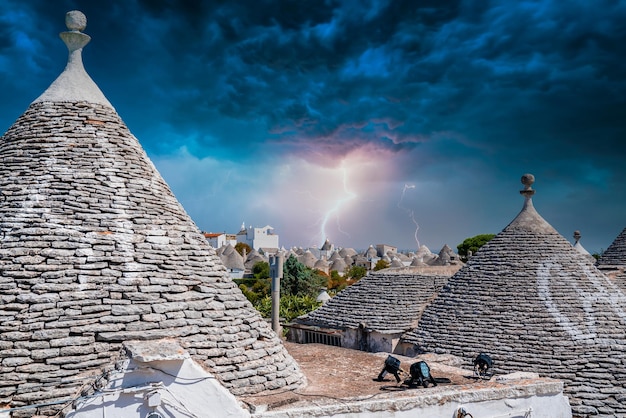 Casas trulli tradicionais em Alberobello, província de Bari, região de Puglia, Itália. Bela Itália, região de Bari.