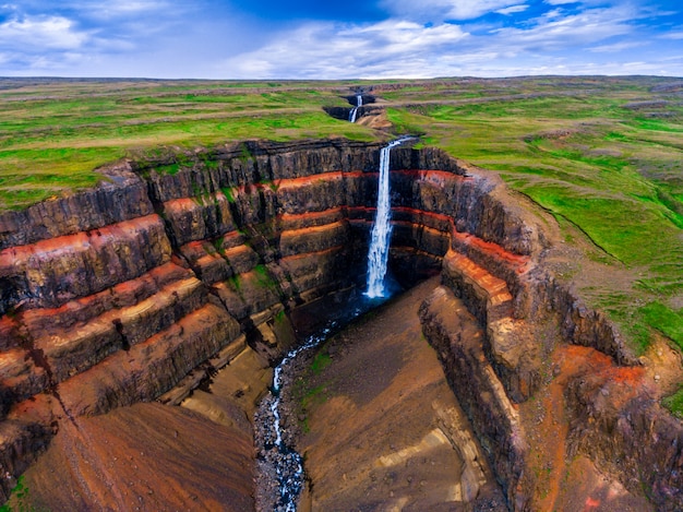 La cascada Aldeyjarfoss en el norte de Islandia.