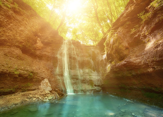 Cascada de alta montaña