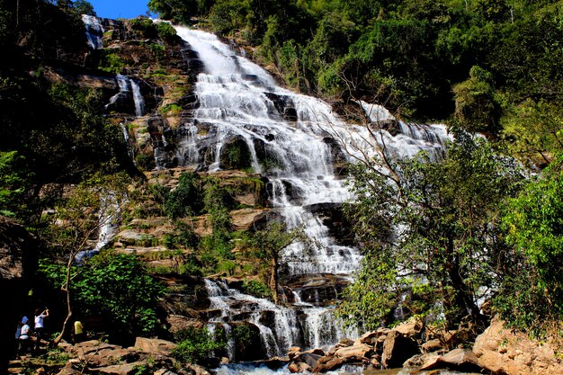 Cascada de la cascada Maeya en chiangmai Tailandia