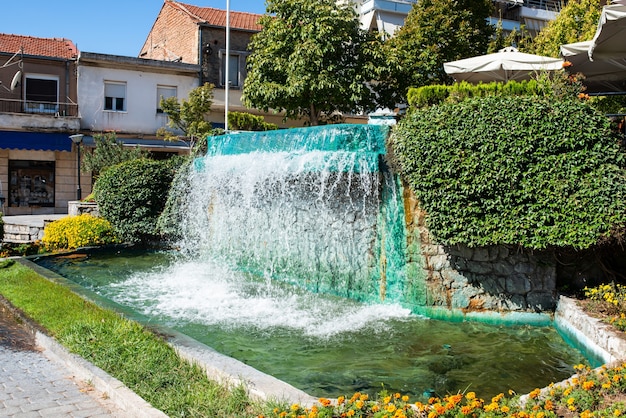 Cascada en la ciudad de Kerkyra Corfú en la isla.