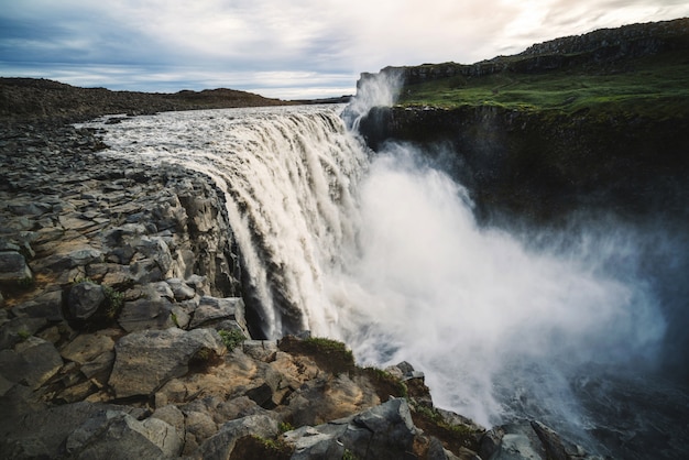 Cascada Dettifoss en el noreste de Islandia