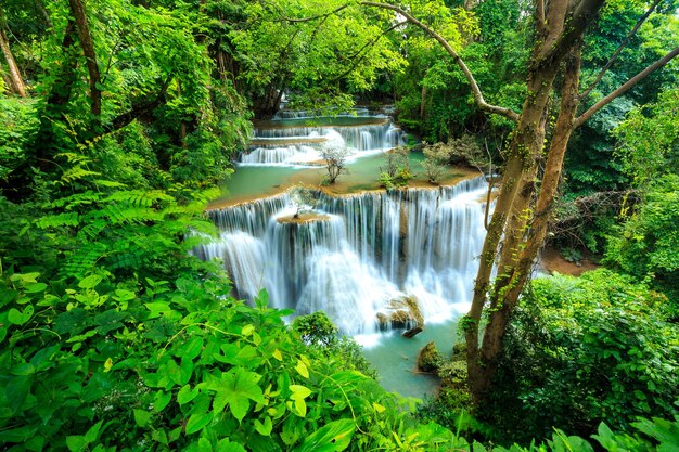 Cascada Dong Pee Sua Huay Mae Khamin Provincia de Kanchanaburi Tailandia