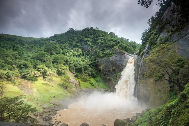 Cascada Dunhinda en Sri Lanka