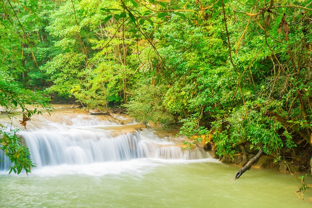 Cascada de Erawan, Parque Nacional de Erawan en Kanchanaburi en Tailandia