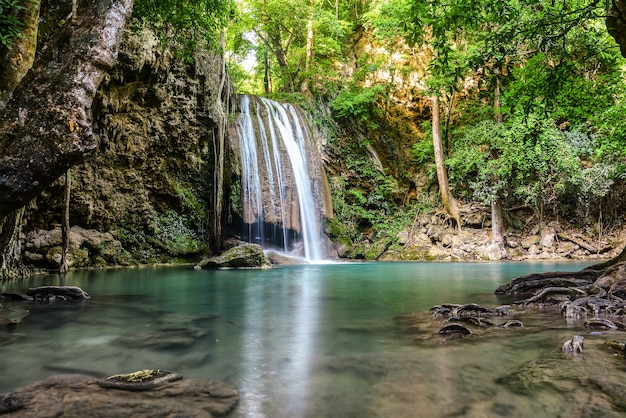 Cascada de Erawan en el Parque Nacional de Tailandia