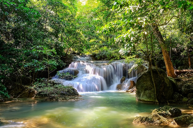 Cascada de Erawan Planta 1 en el Parque Nacional, Tailandia