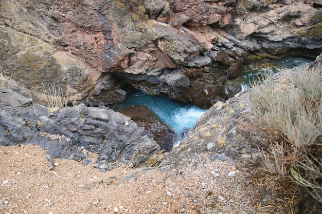 Cascada Fannian Niágara cerca de Iskanderkul Tayikistán