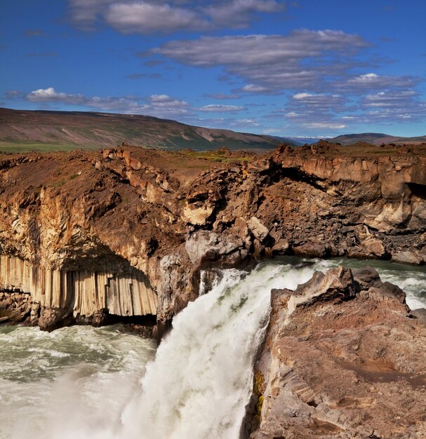 cascada en Islandia