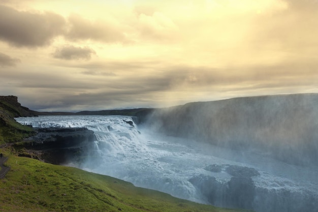 cascada en Islandia