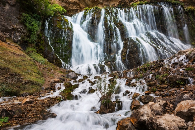 Cascada Kapuzbasi, provincia de Kayseri, Turquía