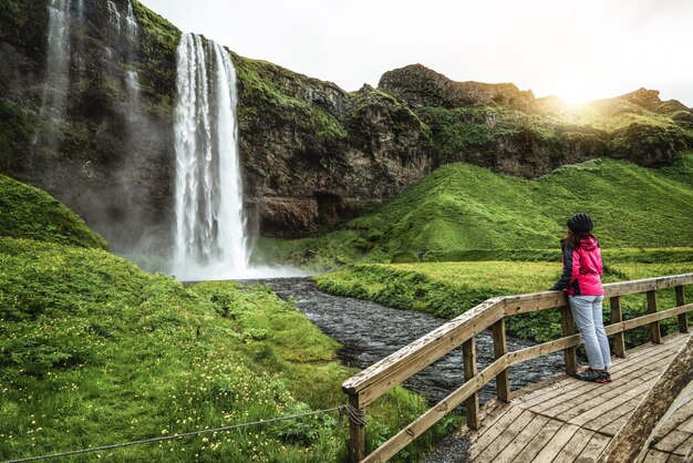 Cascada Mágica Seljalandsfoss