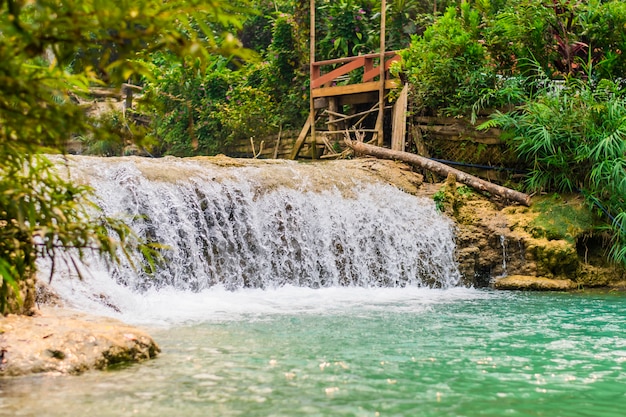 Cascada en la mañana