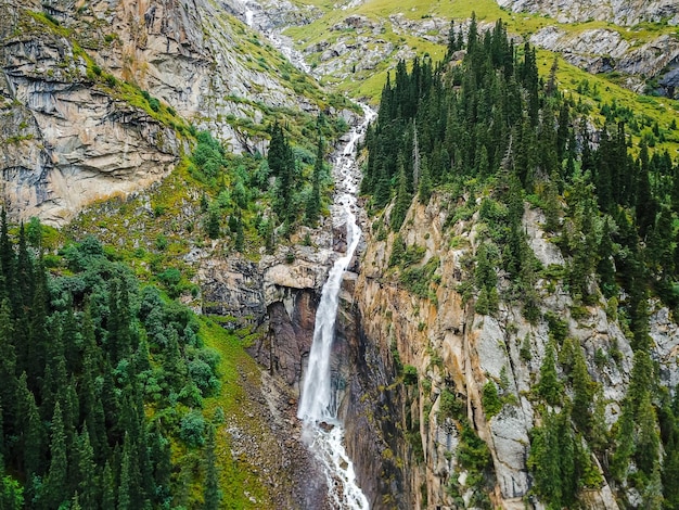 Cascada de la montaña