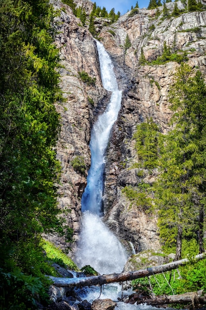 Cascada de la montaña