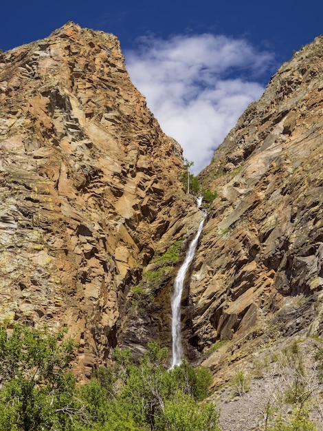 Cascada en las montañas