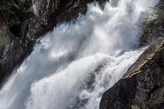 Cascada en las montañas