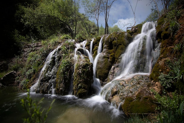 Cascada en las montañas