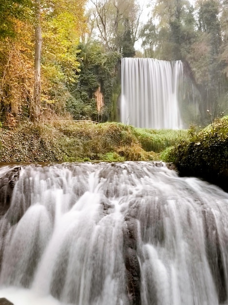 Cascada en el Parque Natural Monasterio de Piedra, Zaragoza (España).