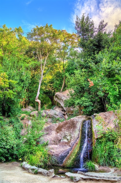 Cascada en el parque Vorontsov en Alupka Crimea